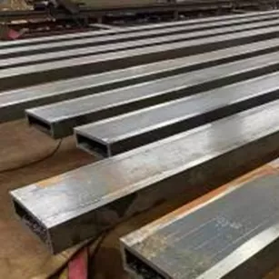 Täisnurkne ruuttoru